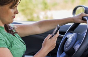 woman-texting-while-driving
