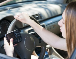 woman-texting-while-driving