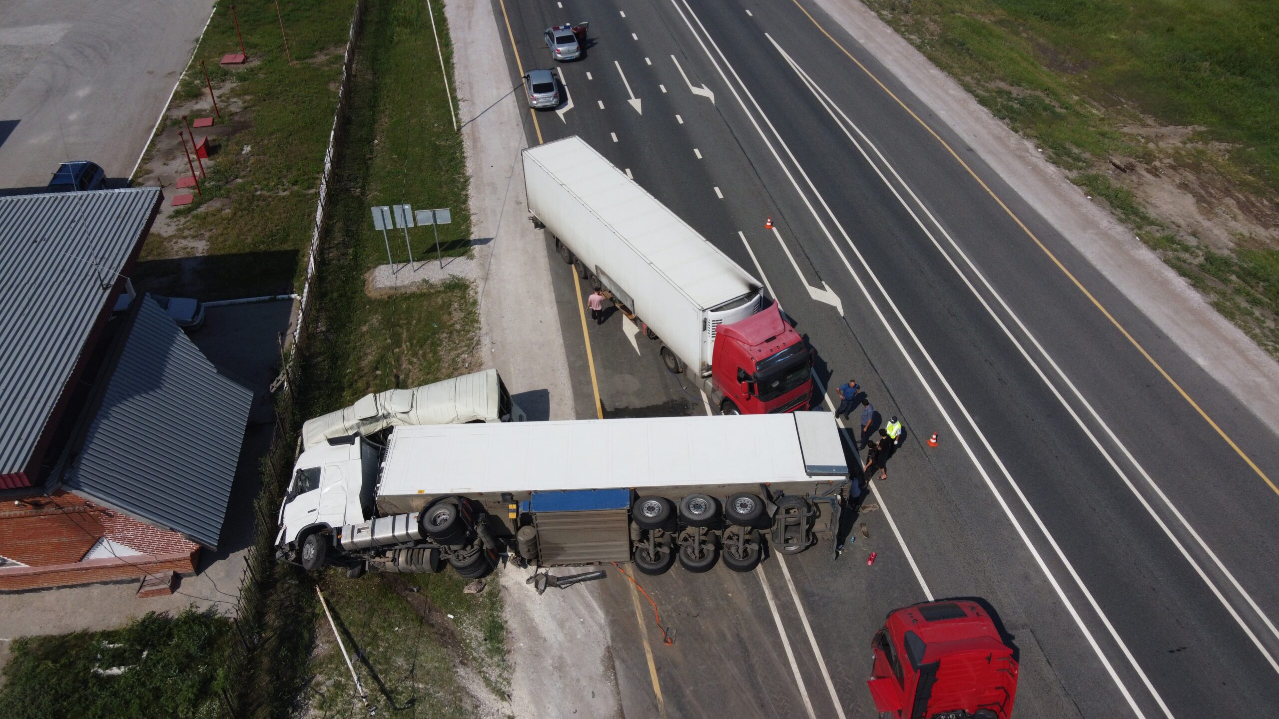 top view of crashed tractor-trailers