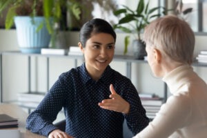 client talking to lawyer