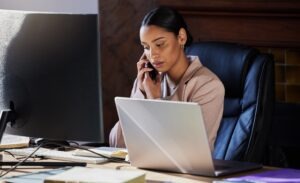 lawyer-on-phone-with-client