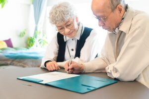 older Asian couple filling out SSD paperwork